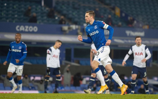 憑藉穩固的 憑藉穩固的